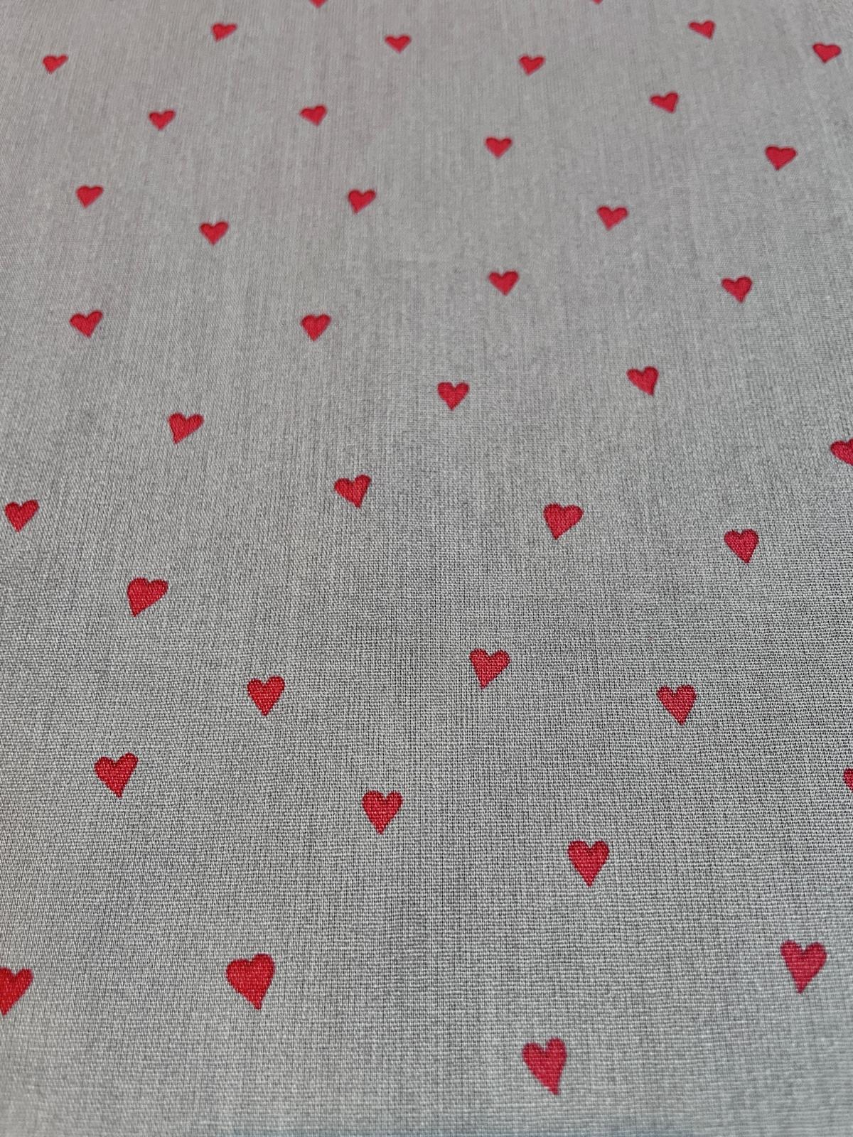 Beschichtete Baumwolle "Herzenspost" grau mit roten Herzen